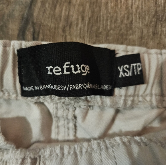 White joggers - Picture 2 of 4